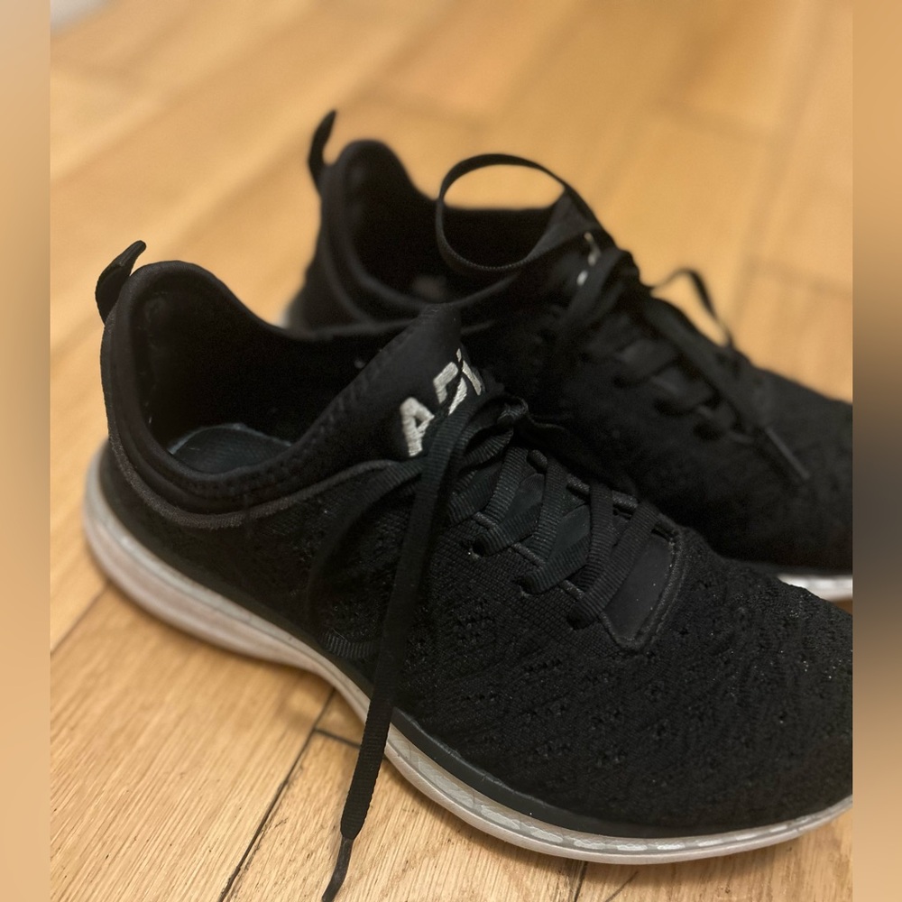 APL TechLoom Phantom Mesh Sneakers Black Women’s 7.5